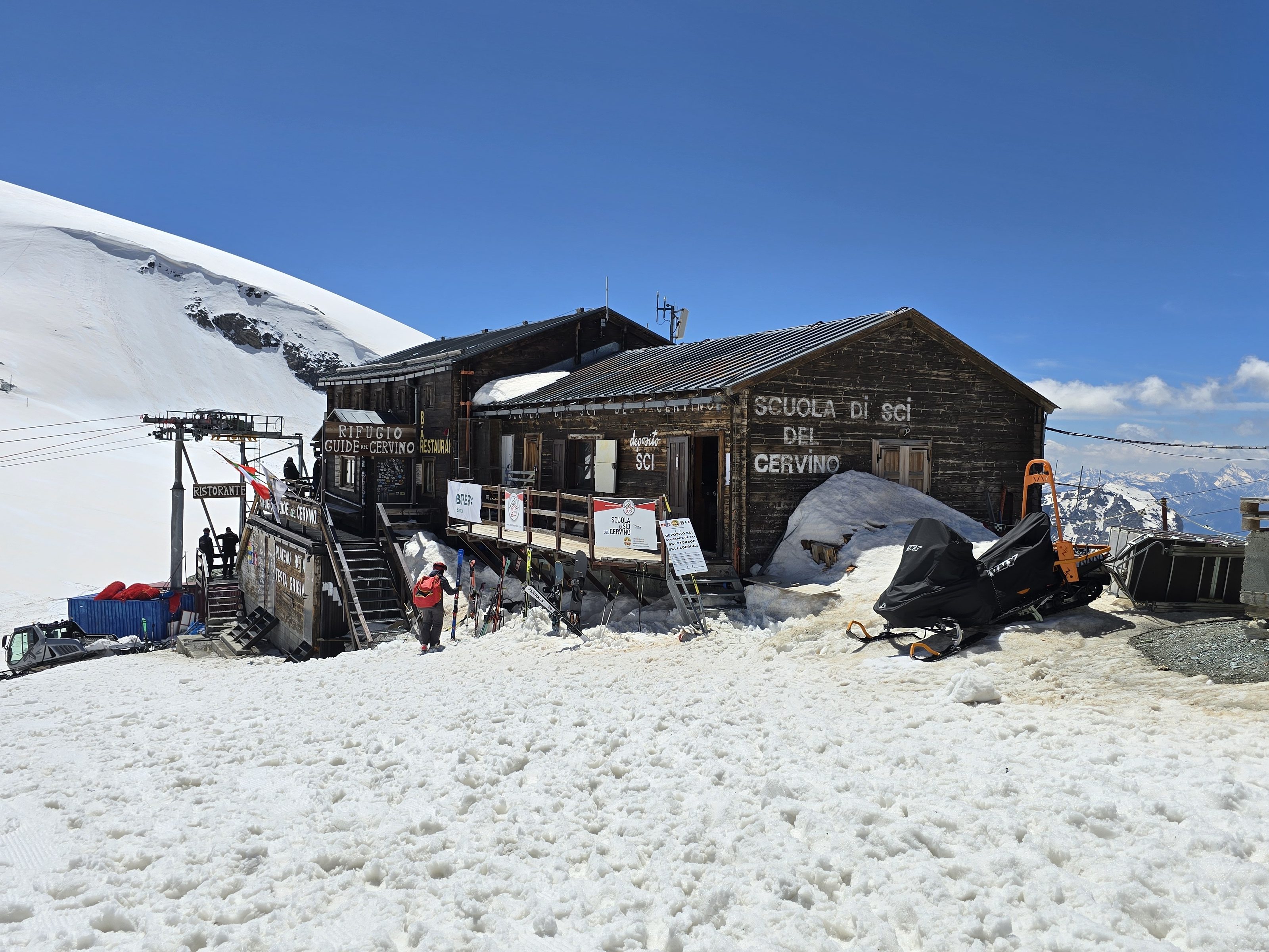 Rifugio Guide del Cervino and Scuola di Sci del Cervino, Plateau Rosa / Testa Grigia