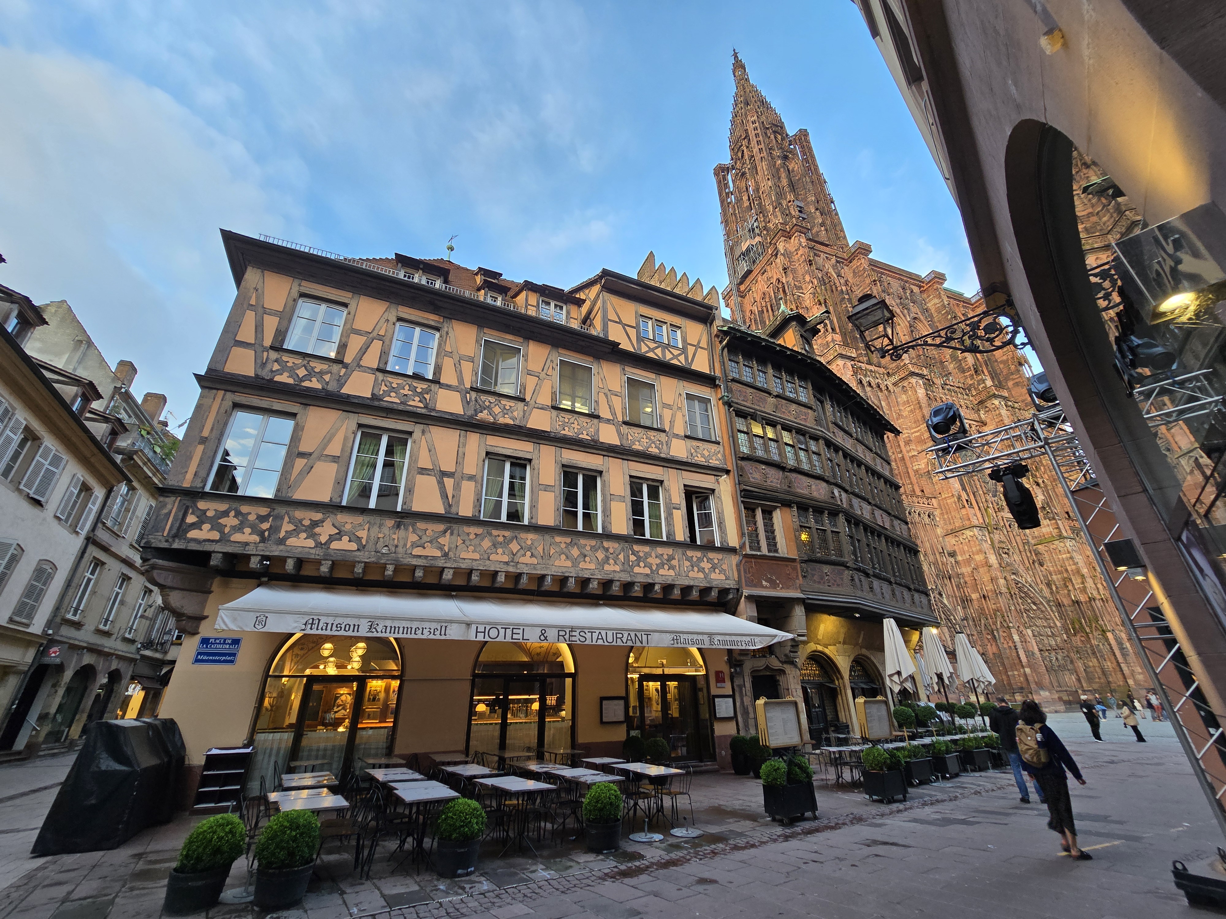 Maison Kammerzell exterior, with Strasbourg Cathedral in the background