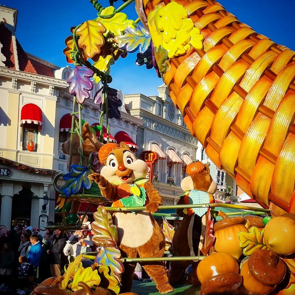 Dale on the harvest float (with Chip the background)